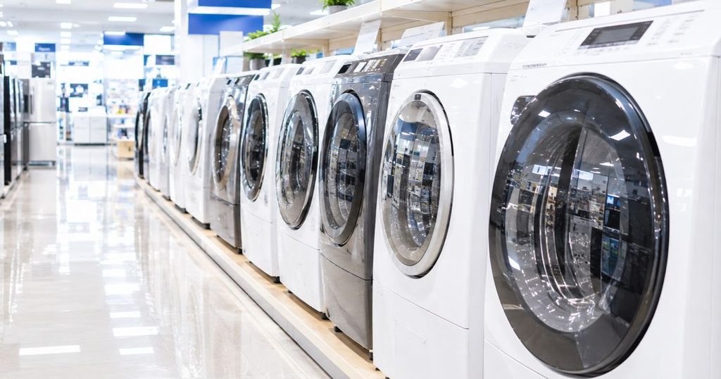 家電量販店の洗濯機売り場